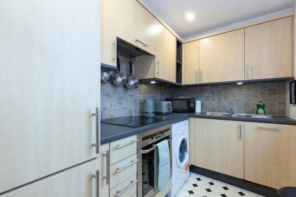 Apartment In The Heart Of The City Centre, Live Like A Local 牛津 外观 照片